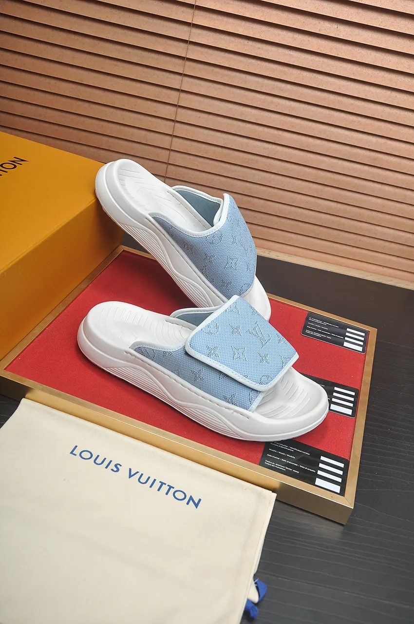Men's men's shoes 💰340💶 [Louis Vuitton LV slippers] (high-end cowhide) counter 1:1 fashion style, a must-have for summer! The designer used LV’s iconic outsole. The original simple slippers instantly become fashionable! The upper is made of flexible special cowhide leather straps alternately, and the workmanship is exquisite! A must-have for stylish men in summer, size 38-45 (45 customized)